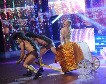 Bizarra coreografía de la abogada hot