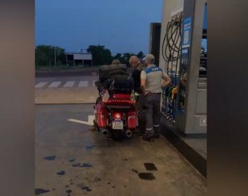¿Qué pasa si le cargan gasoil a una Harley Davidson? Un playero de Misiones lo descubrió de la peor manera