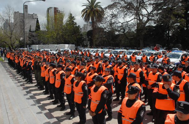 Scioli: Con la emergencia pública estamos volcando la policía a la calle