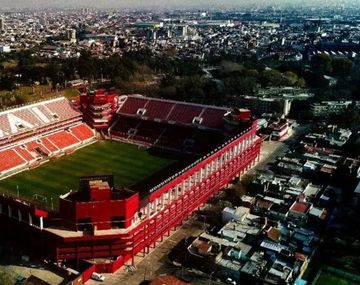 Fue comparado con Bochini en Independiente y jugó en Finlandia, pero colgó los botines a los 31 años y se mudó a Florida.&nbsp;