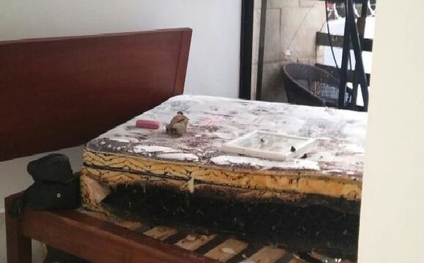 Así quedó la habitación del departamento alquilado por las dos turistas argentinas.