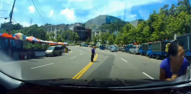 Trató de simular un accidente para que le pagara el seguro, pero fue desastroso