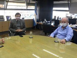 El secretario de UPCN, Andrés Rodríguez, junto al ministro de Trabajo, Claudio Moroni y la secretaria de Gestión y Empleo Público, Ana Castellani.
