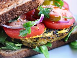 La historia de cómo una chica vegana que come mayonesa todo el tiempo se enteró que tiene huevos&nbsp;