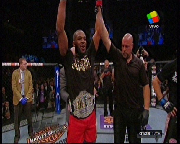 UFC: Jones retuvo el título tras derrotar a Teixeira en una pelea imperdible