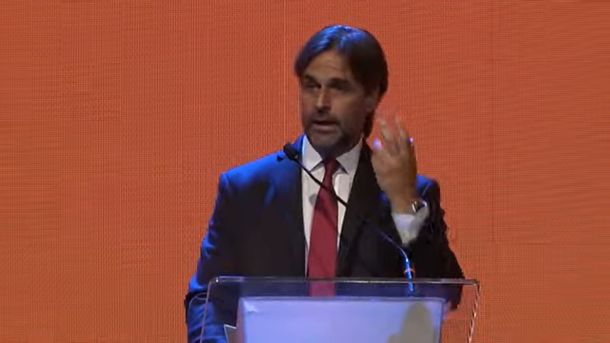 El presidente Luis Lacalle Pou destacó los hitos de su gestión en la cena anual del CED.