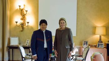 el encuentro de evo morales con maxima en holanda el encuentro de evo morales con maxima en holanda