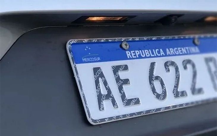 Multas si tenés la patente despintada.