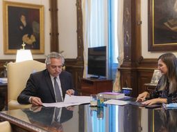 Alberto anuncia extensión de AUH: a quiénes alcanzará