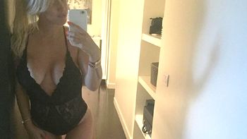 mami sexy: wanda nada muestra su figura de embarazada mami sexy: wanda nada muestra su figura de embarazada