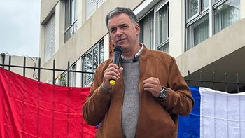 Yamandú Orsi cruzó a Álvaro Delgado por su spot previo a los tiempos de campaña electoral publicitaria. Yamandú Orsi cruzó a Álvaro Delgado por su spot previo a los tiempos de campaña electoral publicitaria.