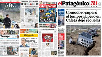 mira las tapas de los diarios