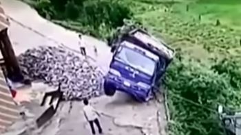 conductor chino se salvó de milagro conductor chino se salvó de milagro