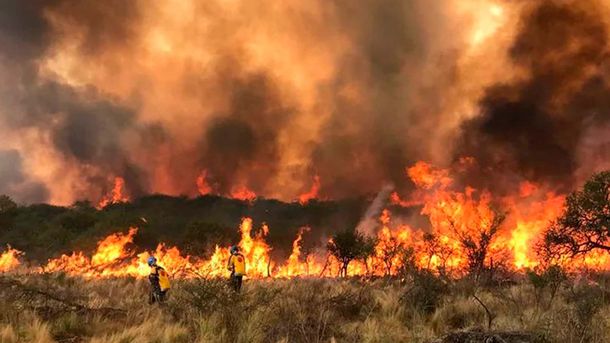 Javier Milei divulgó una fake news sobre los incendios en Córdoba que acusa a La Cámpora