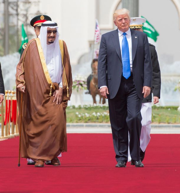 Donald Trump firmó un trato por armas con Arabia Saudita
