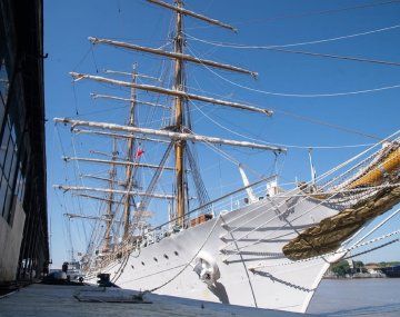 La Fragata Libertad inició este sábado su 54° viaje de instrucción desde el Apostadero Naval Buenos Aires
