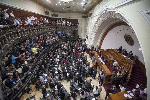 El congreso venezolano perdió tres legisladores opositores electos