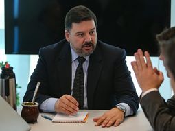 ¿fin de la polemica? adrian pena aseguro que su titulo esta en tramite ¿fin de la polemica? adrian pena aseguro que su titulo esta en tramite