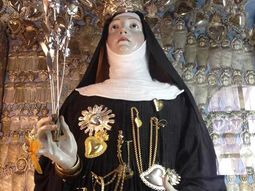 Santa Patricia es, junto a San Genaro, patrona de Nápoles. Santa Patricia es, junto a San Genaro, patrona de Nápoles.