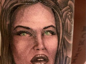 Una botinera, inmortalizada en un tatuaje de su esposo