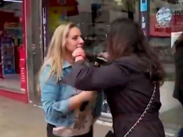 El tenso momento que sufrió Paula Bernini durante un móvil de TN