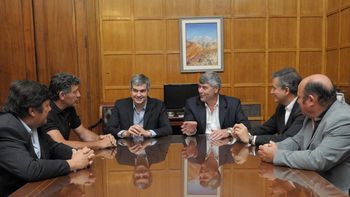 el gobierno recibio a la mesa de enlace: hoy volvio el dialogo, dijo buryaile el gobierno recibio a la mesa de enlace: hoy volvio el dialogo, dijo buryaile