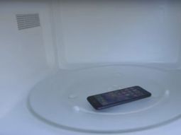 video: ¿que pasa si queres cargar el nuevo iphone 7 en el microondas? video: ¿que pasa si queres cargar el nuevo iphone 7 en el microondas?