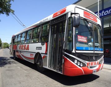 Colectivo de la línea 5 en la que una madre se olvidó a su hijo