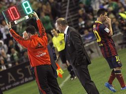 el barcelona goleo al betis pero perdio a messi por lesion el barcelona goleo al betis pero perdio a messi por lesion