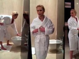 el video de jennifer lawrence en bata que se volvio viral: ¿se lava las manos? el video de jennifer lawrence en bata que se volvio viral: ¿se lava las manos?