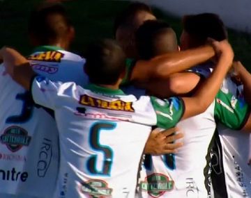 El abrazo de todo Chicago tras el gol del Gomito