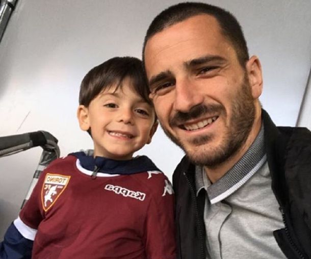 Bonucci y su pequeño hijo posan felices en el Olímpico de Turin