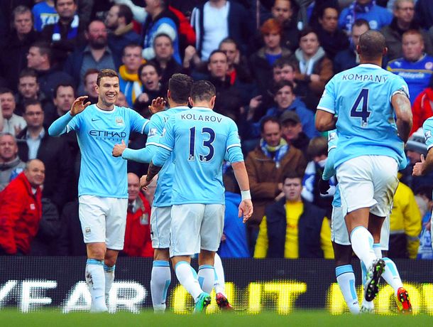 Con un gol del Kun, el City venció al Cardiff y sigue al acecho de la punta