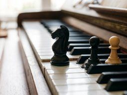 la variante, la nueva propuesta cultural que combina ajedrez y piano en la ciudad la variante, la nueva propuesta cultural que combina ajedrez y piano en la ciudad