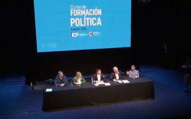 Axel Kicillof encabezó la clase en el Coliseo Podestá. Axel Kicillof encabezó la clase en el Coliseo Podestá.