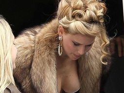 esta actriz va por el oscar al escote mas desbocado esta actriz va por el oscar al escote mas desbocado