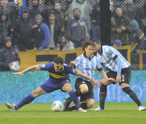 Con un Gago genial, Boca se recuperó y aplastó a Racing