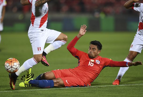 Chile enfrenta a Perú por Eliminatorias