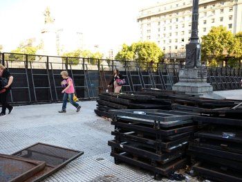El Congreso, vallado en la previa a una nueva marcha de jubilados. Foto: NA.