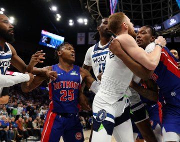 Batalla campal en la NBA: un argentino como protagonista y 7 expulsados