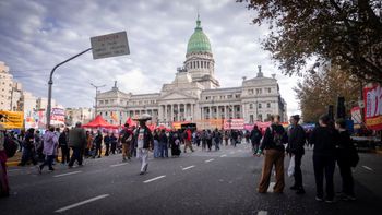 Ni Una Menos vuelve a marchar al Congreso en una jornada marcada por el femicidio de Agostina Vega Ni Una Menos vuelve a marchar al Congreso en una jornada marcada por el femicidio de Agostina Vega