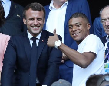 El presidente de Francia, Emmanuel Macron, y la estrella del PSG, Kylian Mbappé.&nbsp;
