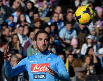 Otra alarma para Sabella: Higuaín se lesionó en el entrenamiento del Napoli