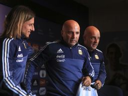sampaoli se va de gira a europa para hablar con los posibles convocados al mundial sampaoli se va de gira a europa para hablar con los posibles convocados al mundial
