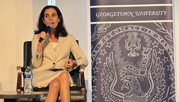 Azucena Arbeleche disertó en la Universidad de Georgetown en Washington D.C.