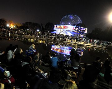 {altText(,Furor en la Ciudad y el resto del país por el #EclipseLunar)}