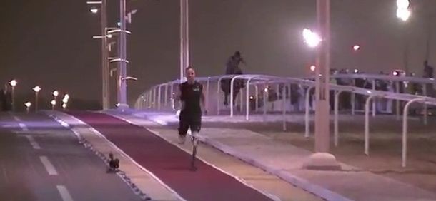 Pistorius no para: ahora le ganó una carrera a un caballo