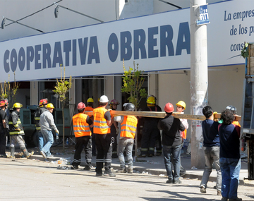 Buscan impedir que el dueño del edificio salga del país