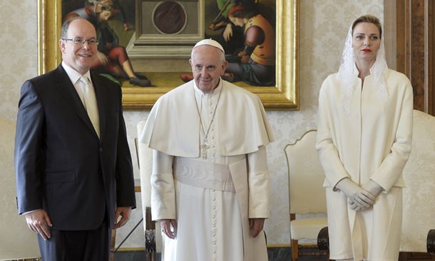 El papa Francisco recibe al príncipe de Mónaco y a su esposa