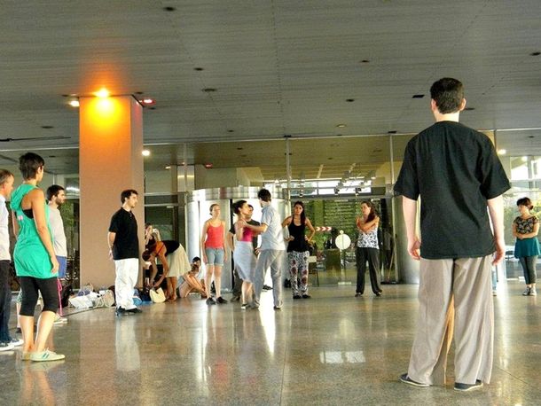 Increíble: en La Plata prohíben bailar tango porque se gasta el piso